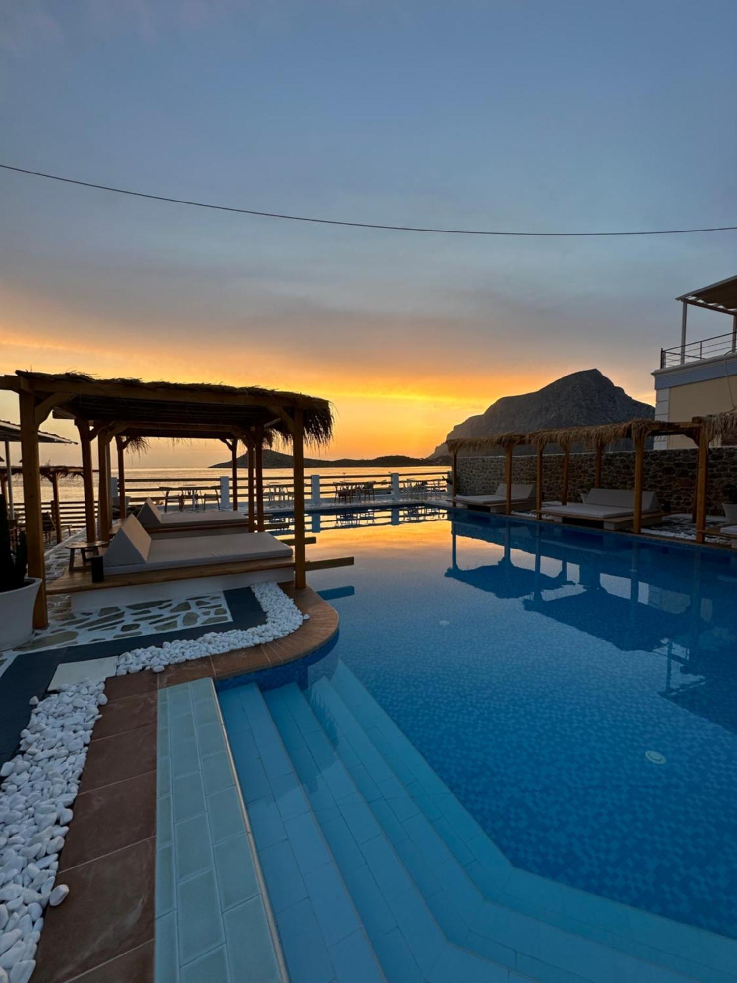 Spongia Hotel Suites & Spa Myrties Esterno foto